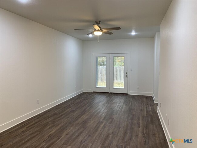 Building Photo - 1854 Royal Loop