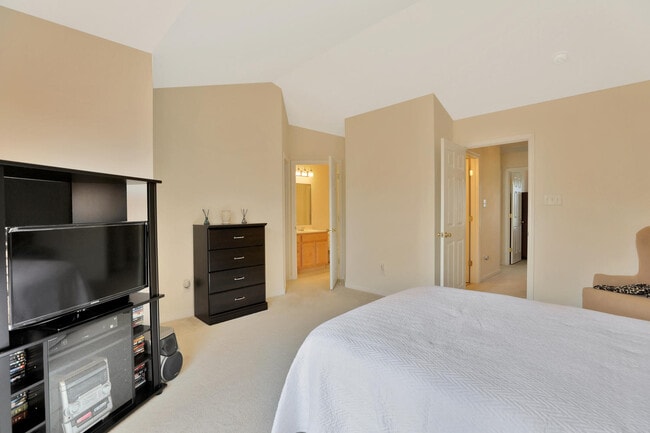 Building Photo - 9903 Magnolia Pointe Ct