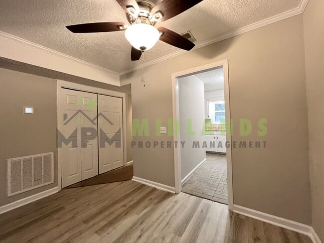 Building Photo - 204 S Cromwell St