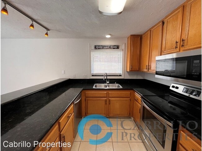 Building Photo - 3 br, 2.5 bath House - 1268 Rachel Circle
