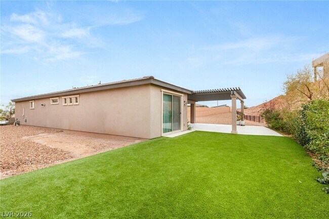 Building Photo - 6 Sun Lily Ln