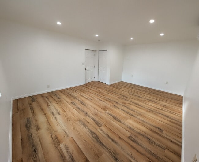 Building Photo - 2125 Carmona Ave