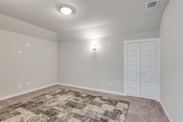 Building Photo - 352 Community Dr