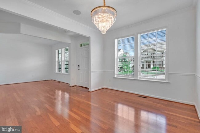 Building Photo - 8008 Hubble Dr