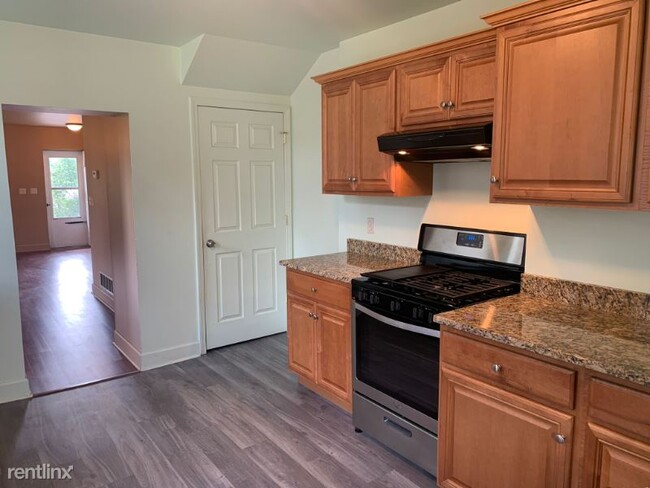 Building Photo - 3 br, 1 bath Townhome - 429 library ave