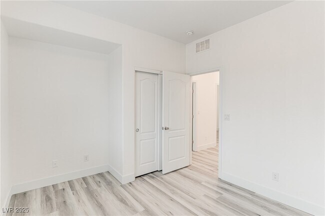 Building Photo - 12333 Silvana St