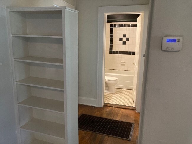 Building Photo - PRE-LEASING FOR AUGUST 2026! Walkable to C...