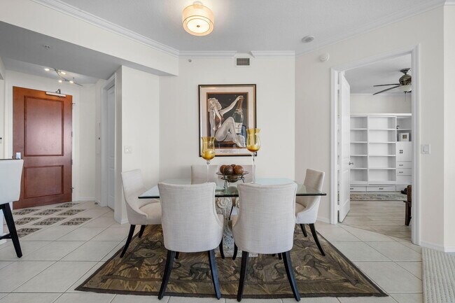 Building Photo - 347 N New River Dr E