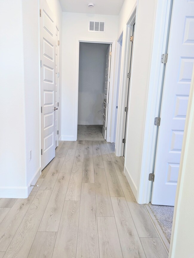 Building Photo - 5069 Brooks Cir
