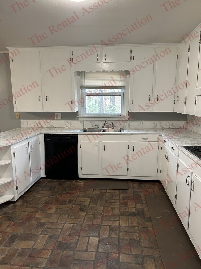 Building Photo - 1908 Roosevelt Dr