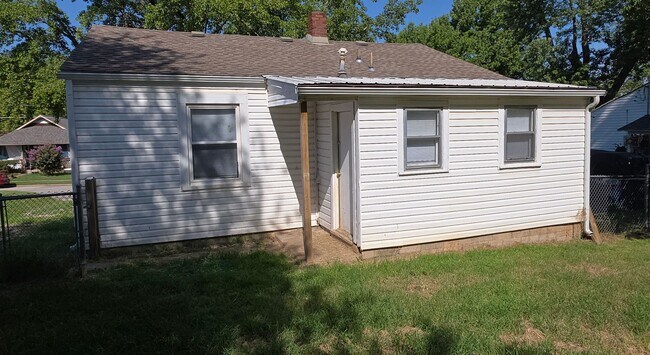 Building Photo - 436 S Newton Ave