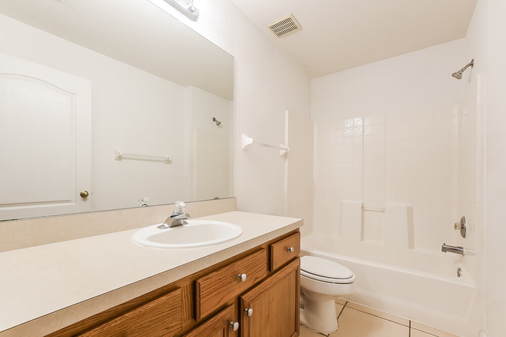 Building Photo - 2728 Regency Oak Ln