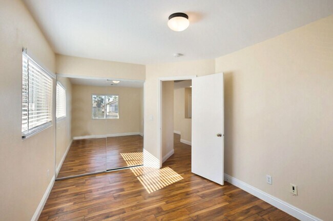 Building Photo - 3 Bed and Loft Summerlin Beauty