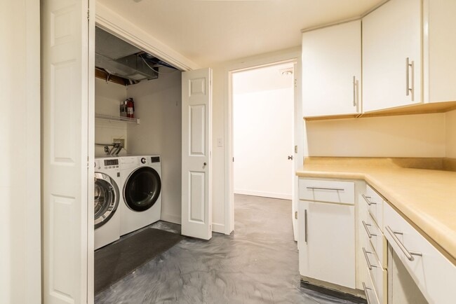 Building Photo - SILVER CREEK HORSE PROPERTY