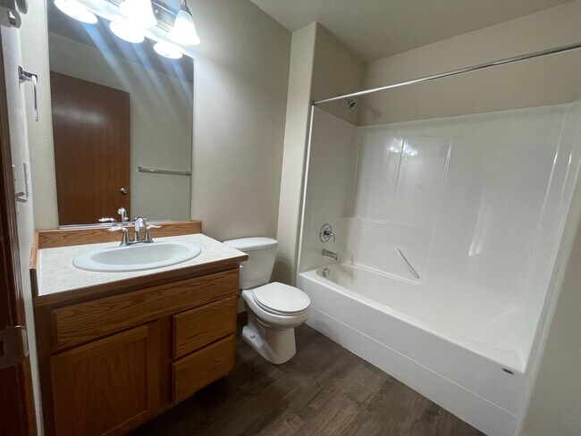 Building Photo - Stunning Ranch Style Home in Coeur D Alene...
