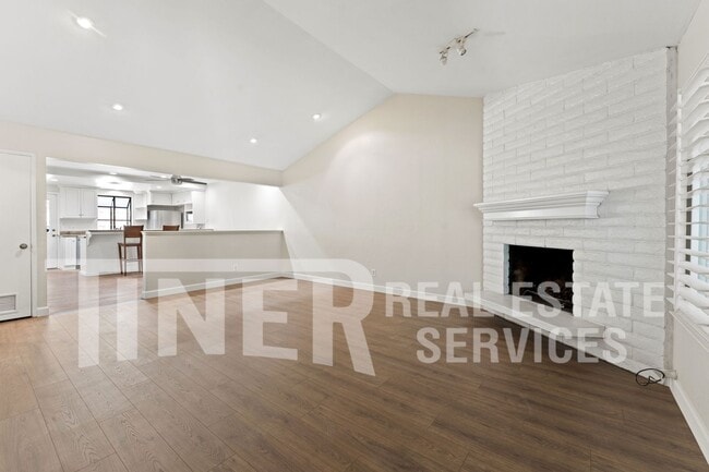 Building Photo - 8 Saratoga Cir