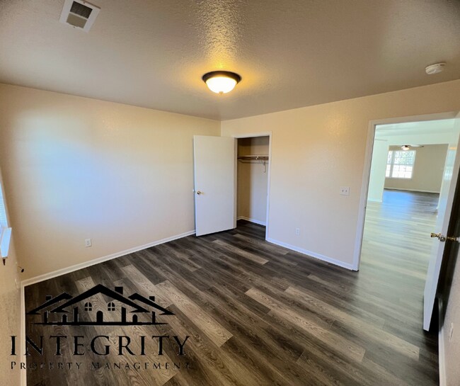 Building Photo - 22590B Hollow Oak Ln
