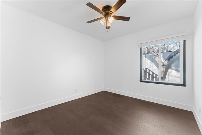 Building Photo - 107 S Aviation Blvd