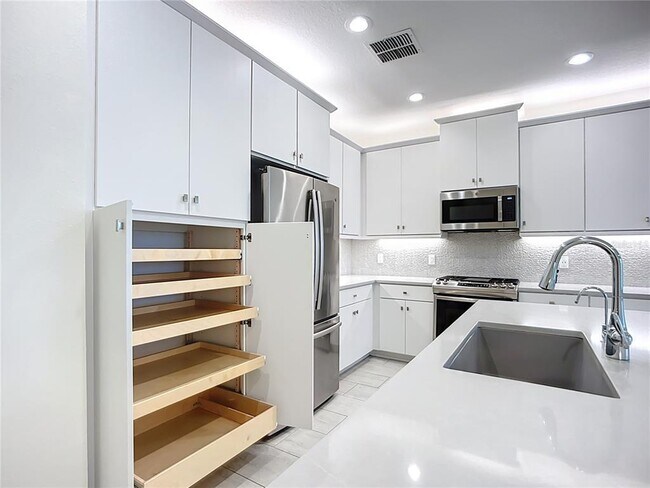 Building Photo - 15459 Santa Pola Dr