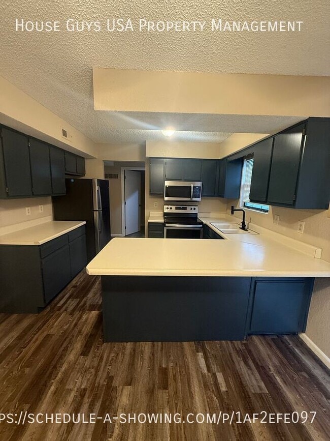 Building Photo - 710 SW 37th St Terrace