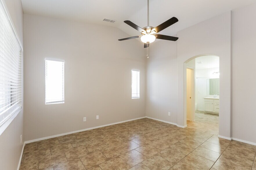 Building Photo - 8556 W Sonora St