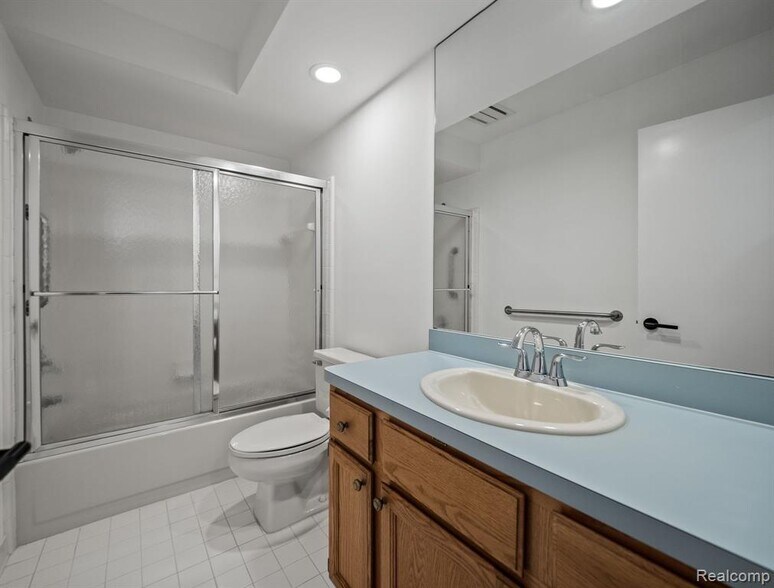 Building Photo - 1888 Webster St