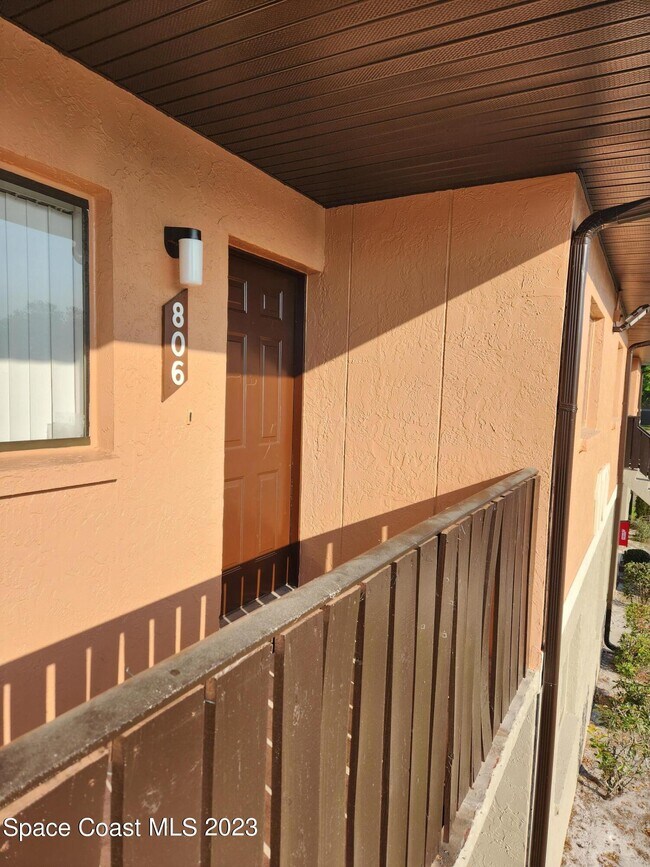 Building Photo - 1702 University Ln
