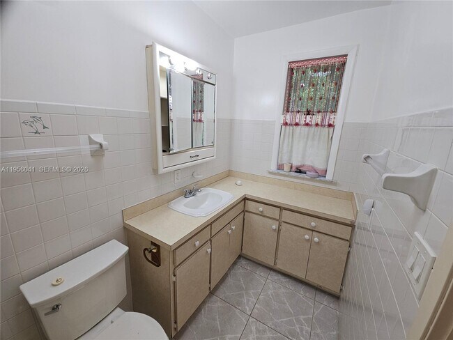 Building Photo - 2323 Polk St