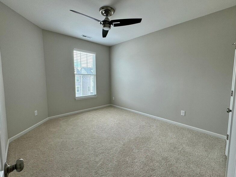 Building Photo - 1025 Lathrop Ln