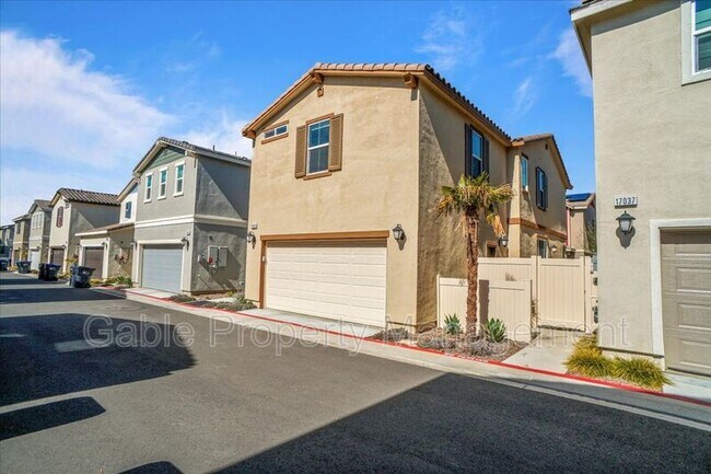 Building Photo - 17039 Titus Ln