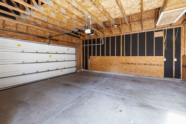 Building Photo - 10724 Alvarado Way