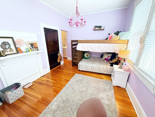 Building Photo - 205 Russell St