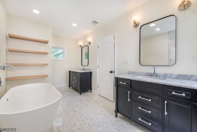 Building Photo - 2 New Mashipacong Rd