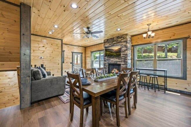 Building Photo - 1868 Blue Tick Way