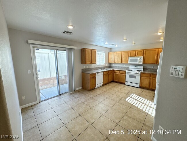 Building Photo - 75 Aldarra Canyon Ave