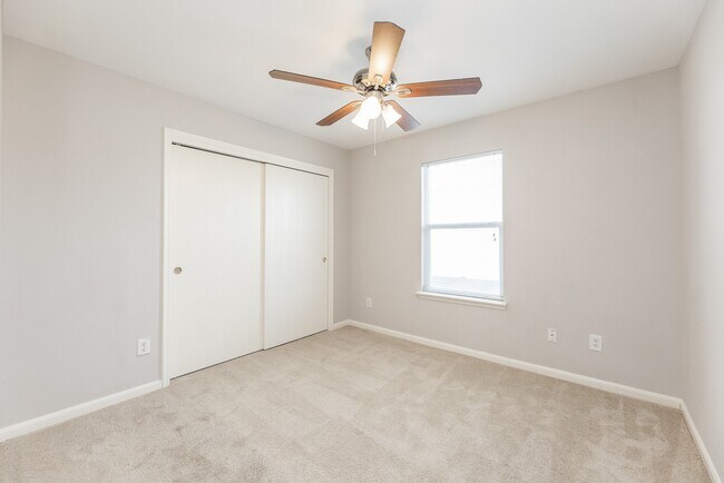 Building Photo - 1006 Vernage Rd