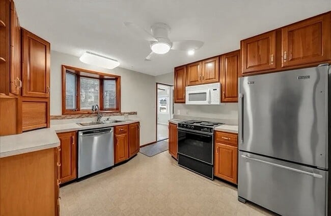 Building Photo - 328 Leroy Ave