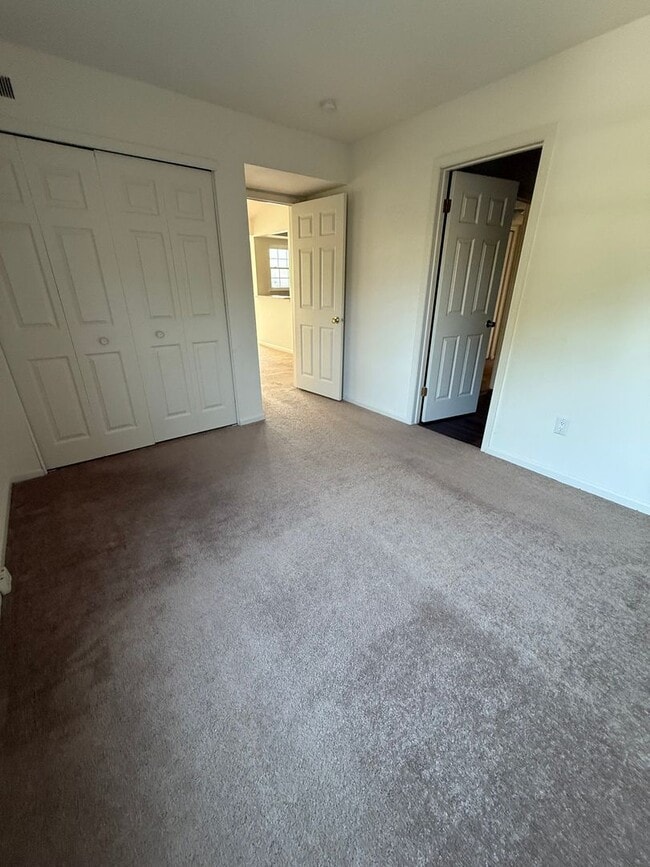 Building Photo - 2 Bed 2 Bath Condo in Council Rock School ...