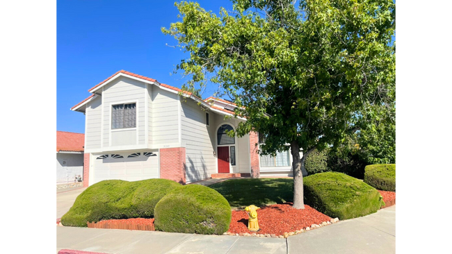 Building Photo - Temecula Pool Home - 4 Bed | 2.5 Bath