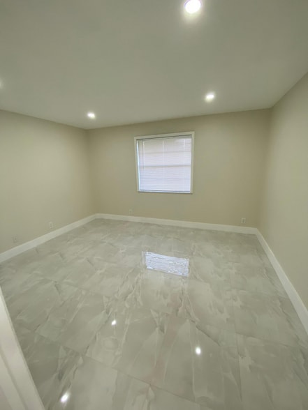 Building Photo - 8830 Royal Palm Blvd