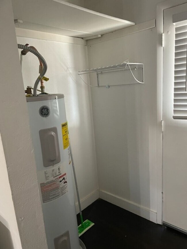 Building Photo - Charming 3 Bedroom Home | Oversized Backyard on Corner Lot