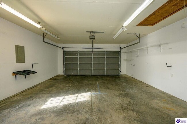 Building Photo - 806 Edgebrook Dr