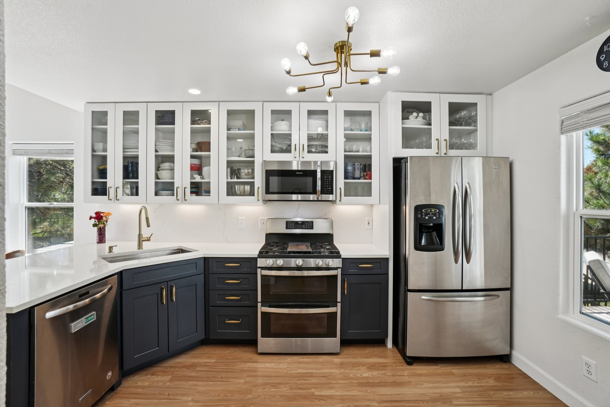 Gas range - 941 Reynolds Farm Ln