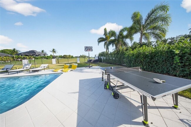 Building Photo - 4312 NE 22nd Ave