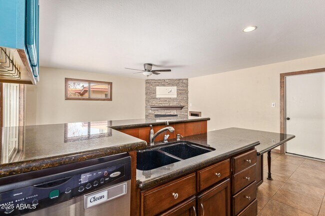 Building Photo - 319 E Riviera Dr