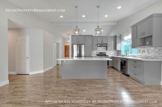 Building Photo - 9814 Hibiscus Ct