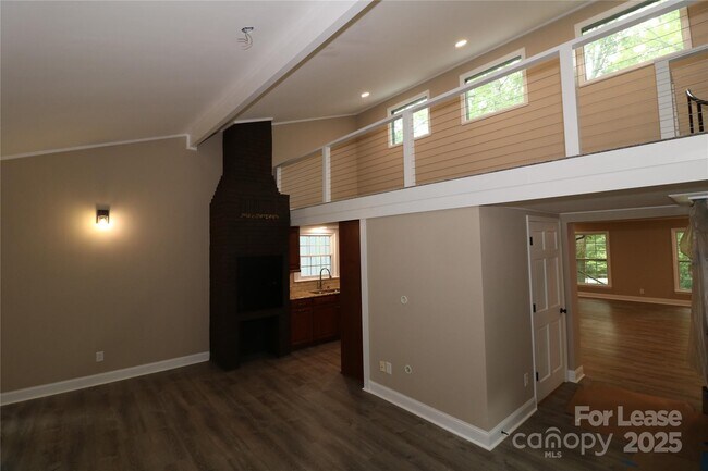 Building Photo - 310 Chaney St
