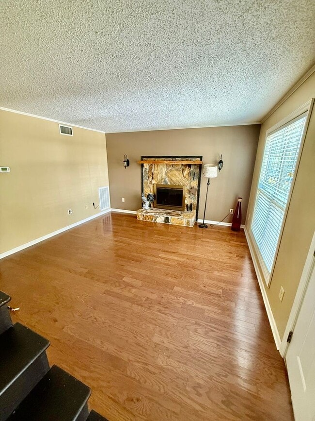 Building Photo - Long Term Rental - Smoke Rise Townhouse