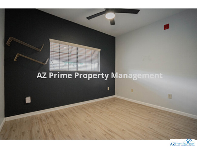 Building Photo - wow! absolutely gorgeous phoenix 2/2 condo...