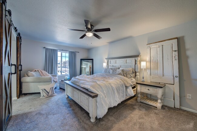 Building Photo - 7423 Sand Lake Heights